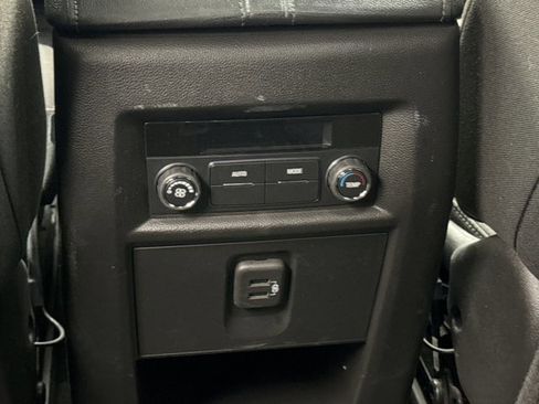 Used 2023 Chevrolet Traverse LT image 19