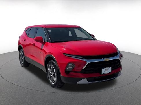 Used 2025 Chevrolet Blazer LT FWD image 3