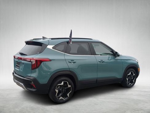 Certified 2025 Kia Seltos EX w/ EX Sunroof Package image 3
