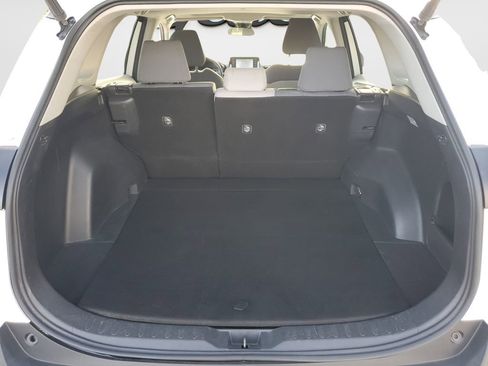 Used 2019 Toyota RAV4 XLE w/ Convenience Package FWD image 9