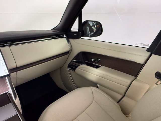 Used 2025 Land Rover Range Rover Long Wheelbase SE AWD/4WD image 18