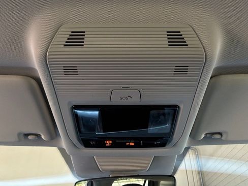 Used 2026 Volkswagen Tiguan SE FWD image 17