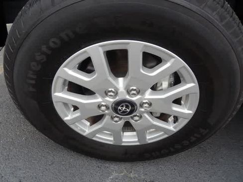 Used 2024 Toyota Tacoma SR5 AWD/4WD image 17