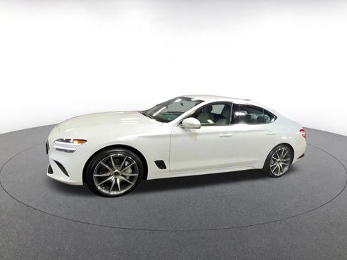 Used 2025 Genesis G70 2.5T image 8