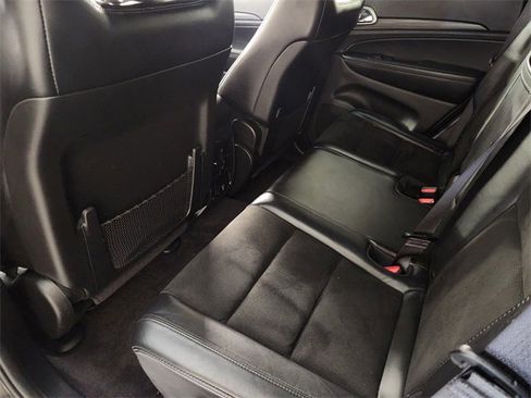 Used 2019 Jeep Grand Cherokee Altitude image 28