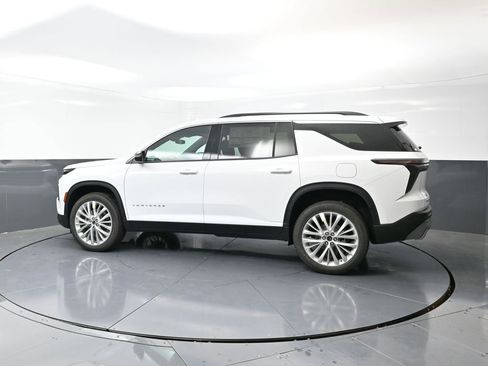 New 2026 Chevrolet Traverse LT image 8