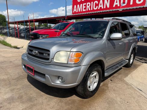 Used 2001 Toyota Sequoia SR5 RWD image 2