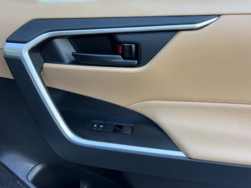 Certified 2021 Toyota RAV4 LE FWD image 18