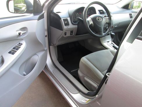 Used 2011 Toyota Corolla LE FWD image 18