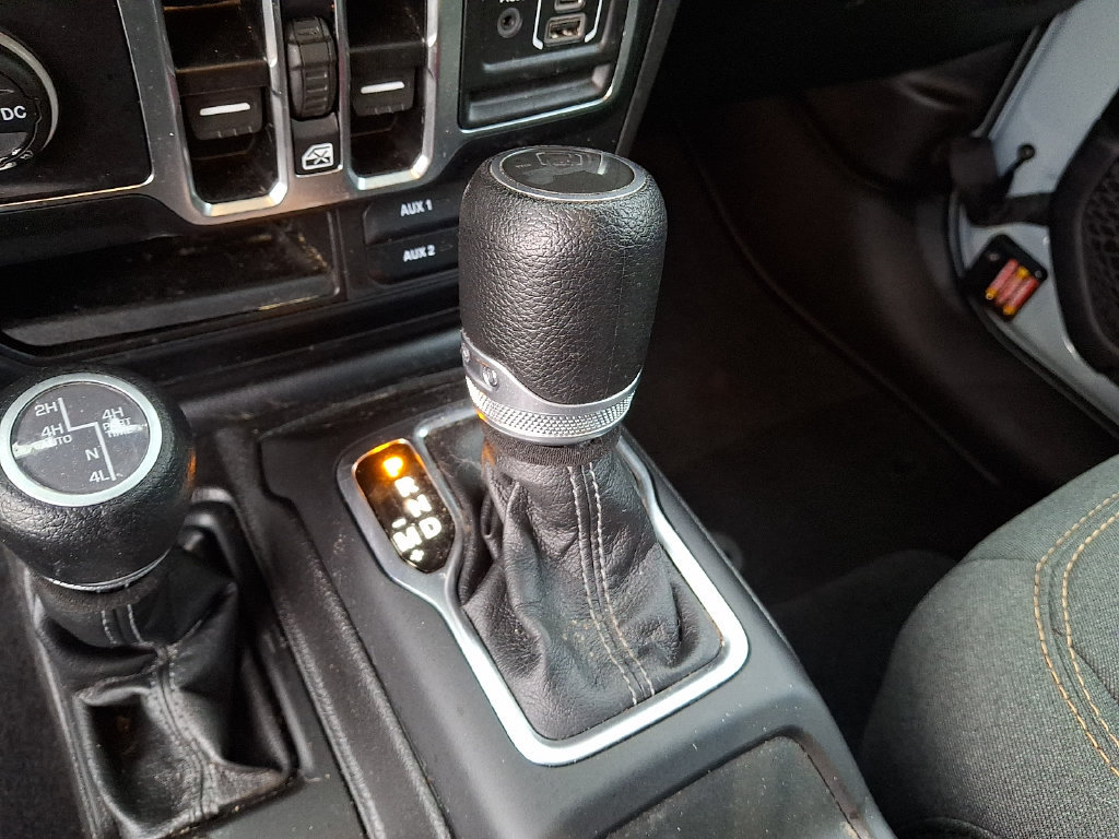 Used 2024 Jeep Wrangler Unlimited w/ Convenience Group AWD/4WD image 15