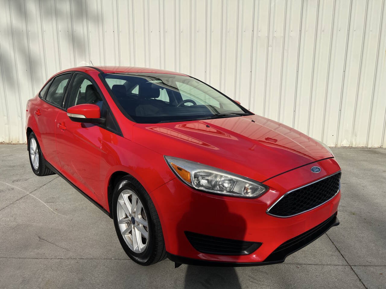 Used 2017 Ford Focus SE FWD image 1