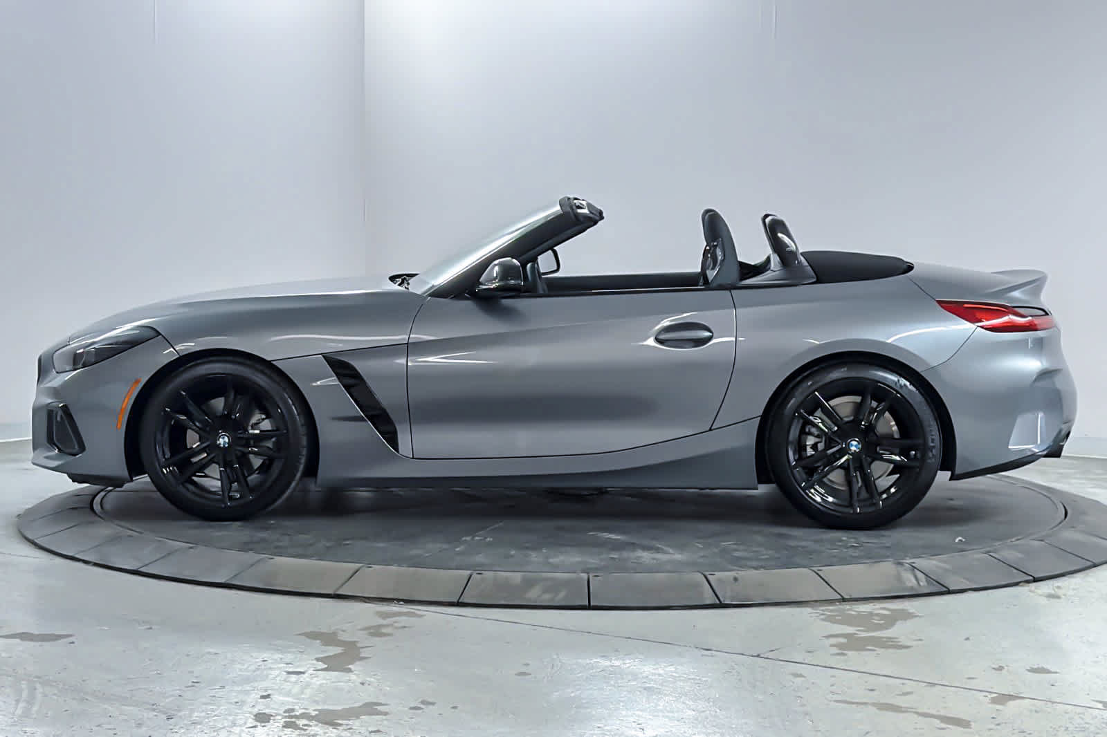 Used 2024 BMW Z4 sDrive30i w/ Shadowloine Package RWD image 4