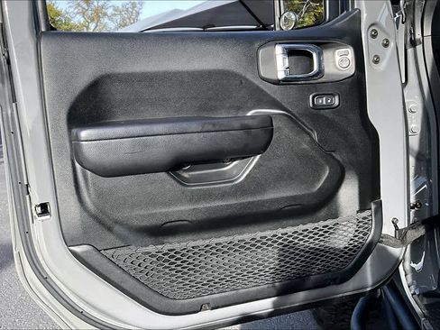 Used 2020 Jeep Wrangler Rubicon AWD/4WD image 38