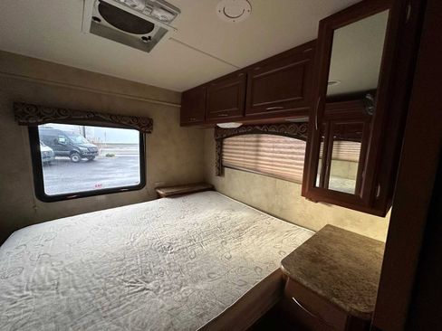 Used 2011 Ford E-450 and Econoline 450 Super Duty w/ Motorhome Prep Pkg image 25