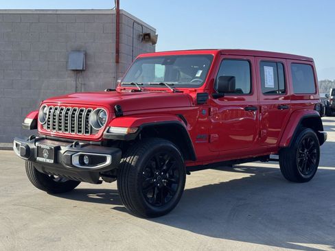 Certified 2025 Jeep Wrangler Unlimited Sahara w/ Safety Group AWD/4WD image 4