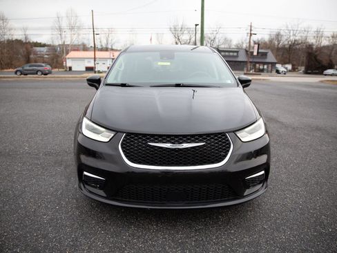 Used 2023 Chrysler Pacifica Touring-L image 8