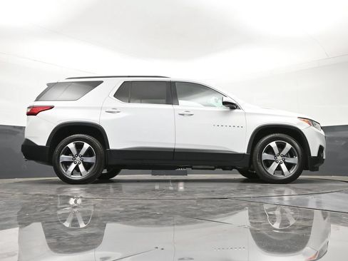 Certified 2020 Chevrolet Traverse LT w/ LT Premium Package AWD/4WD image 29