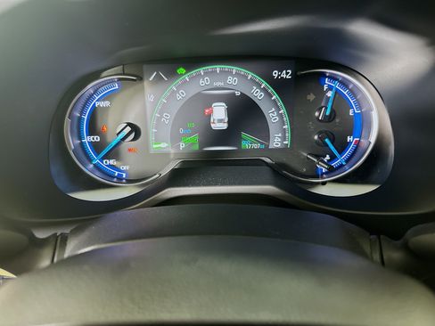 Certified 2025 Toyota RAV4 LE AWD/4WD image 19
