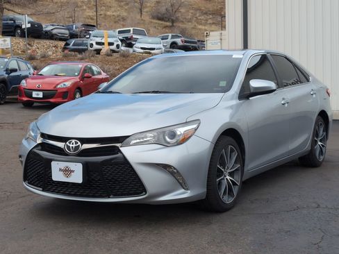 Used 2017 Toyota Camry XSE w/ Moonroof Package image 3