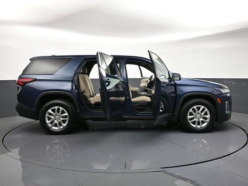 Used 2023 Chevrolet Traverse LS AWD/4WD image 33