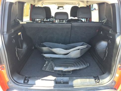 Used 2018 Jeep Renegade Latitude AWD/4WD image 9