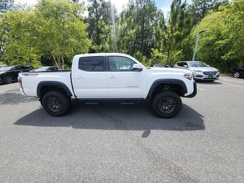 Used 2020 Toyota Tacoma TRD Off-Road w/ TRD Premium Off Road Package AWD/4WD image 18