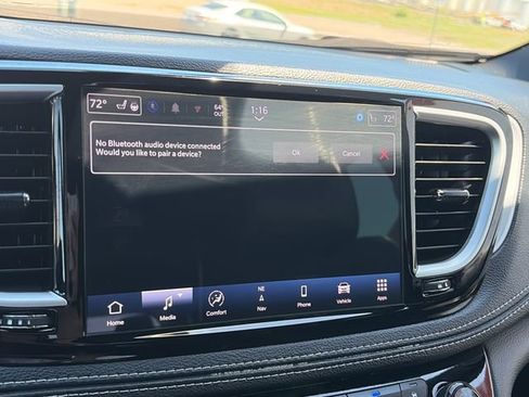Used 2025 Chrysler Pacifica Limited FWD image 58