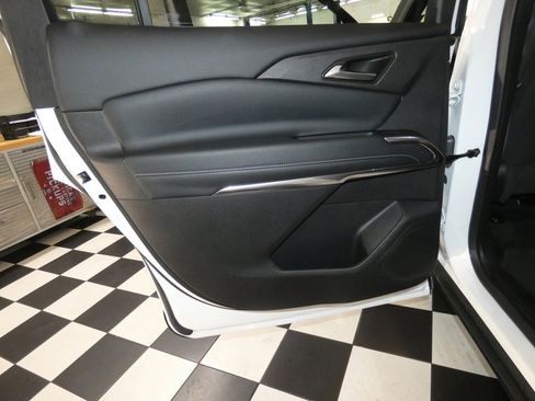 Used 2025 Chevrolet Traverse LT image 26