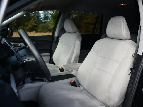 Used 2017 Honda Pilot EX image 8