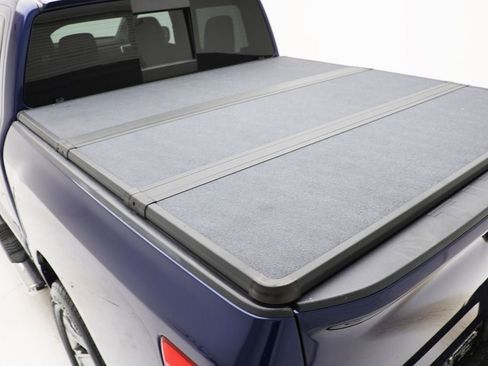 Used 2018 Nissan Titan SV w/ SV Convenience Package image 12