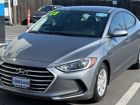 Used 2017 Hyundai Elantra SE FWD image 3