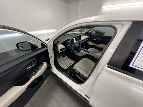 Used 2023 Honda HR-V LX image 10