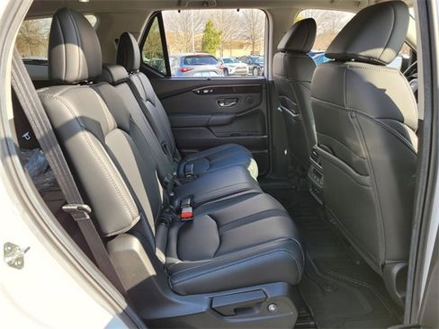 Certified 2025 Honda Pilot EX-L image 18