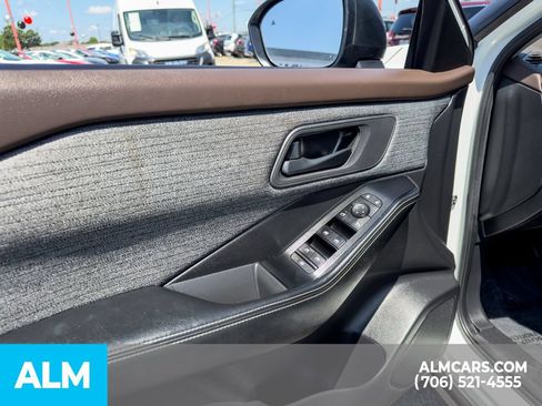 Used 2021 Nissan Rogue S FWD image 11