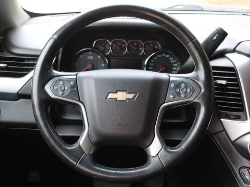 Used 2019 Chevrolet Suburban LT RWD image 18