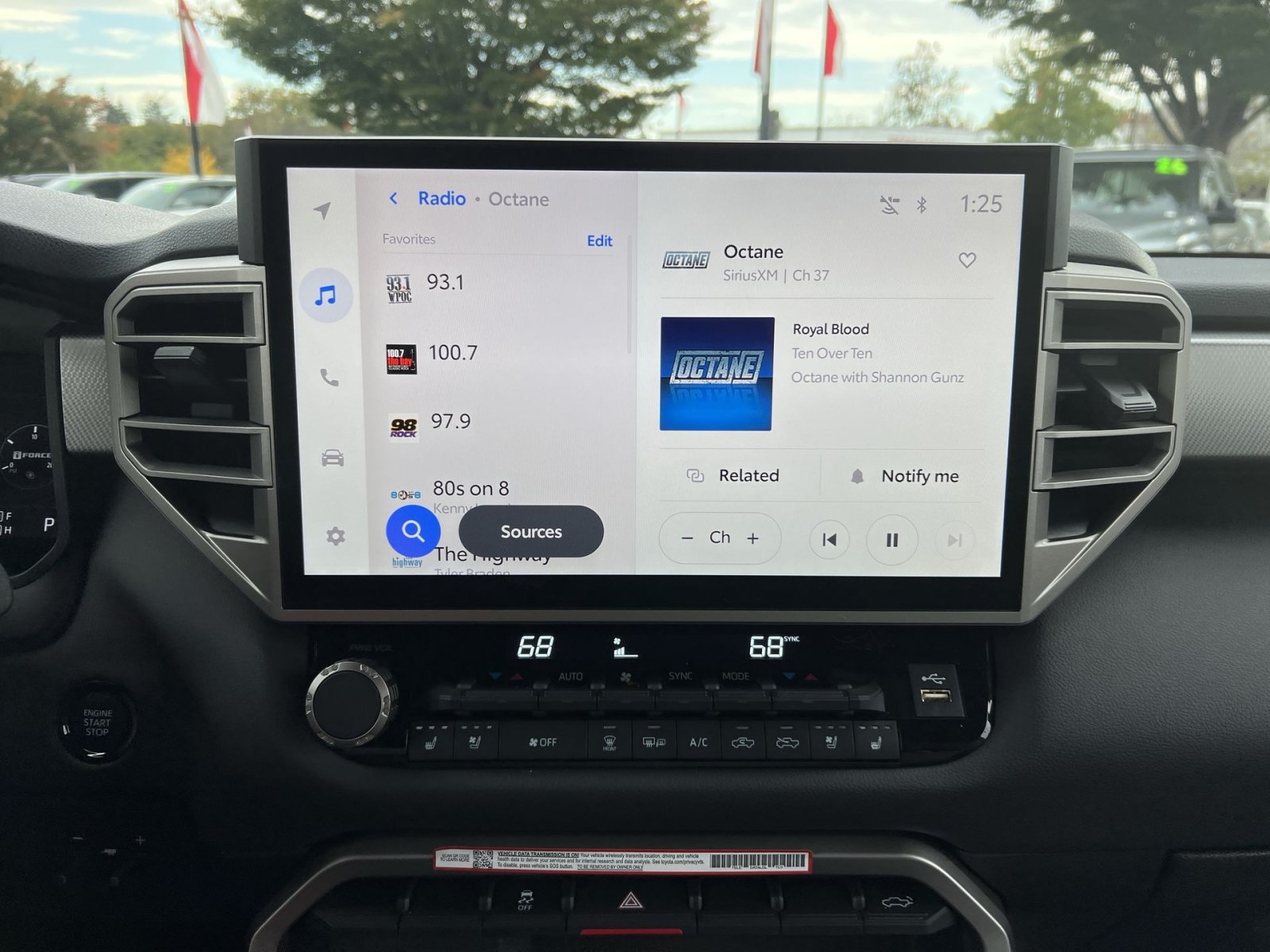 Used 2025 Toyota Tundra Limited AWD/4WD image 18