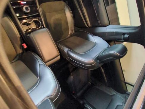 Used 2023 Jeep Grand Cherokee L Laredo AWD/4WD image 10