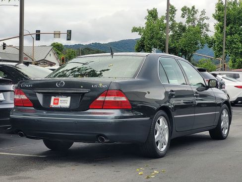 Used 2004 Lexus LS 430 RWD image 5