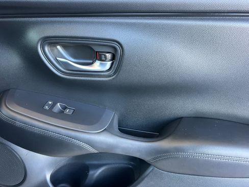 Used 2025 Honda HR-V LX image 18
