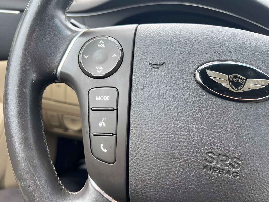 Used 2013 Hyundai Genesis 3.8 w/ Premium Pkg RWD image 24