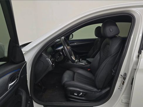 Used 2023 BMW 530e w/ Convenience Package image 5