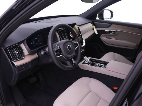 Certified 2025 Volvo XC90 B5 Plus AWD/4WD image 6