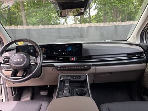 Used 2026 Kia Carnival FWD image 35