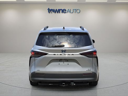 Used 2023 Toyota Sienna XLE w/ XLE Plus Package AWD/4WD image 5