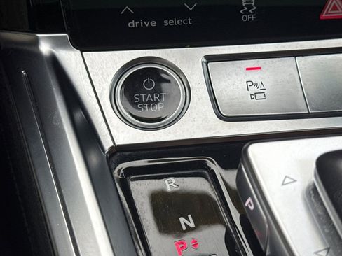 Used 2022 Audi e-tron Prestige w/ Prestige Package image 24