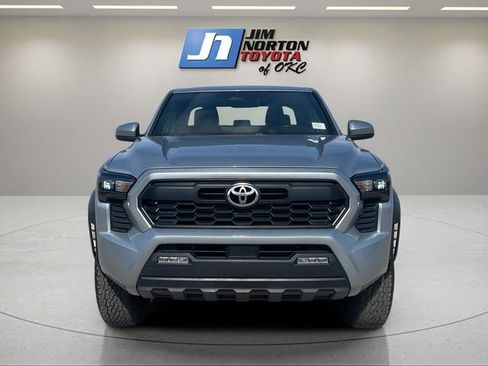 Used 2024 Toyota Tacoma TRD Off-Road image 2