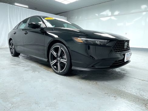 Used 2023 Honda Accord Sport image 1