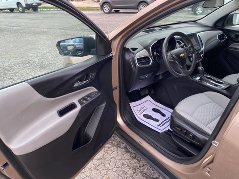 Used 2019 Chevrolet Equinox LS w/ LS Convenience Package AWD/4WD image 9