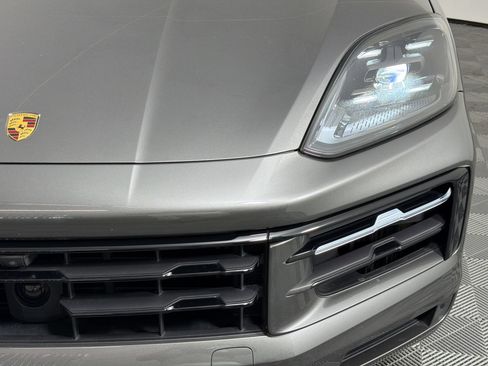 Certified 2024 Porsche Cayenne AWD/4WD image 11