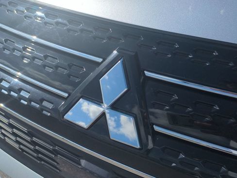 Used 2024 Mitsubishi Outlander SE Black Edition FWD image 13
